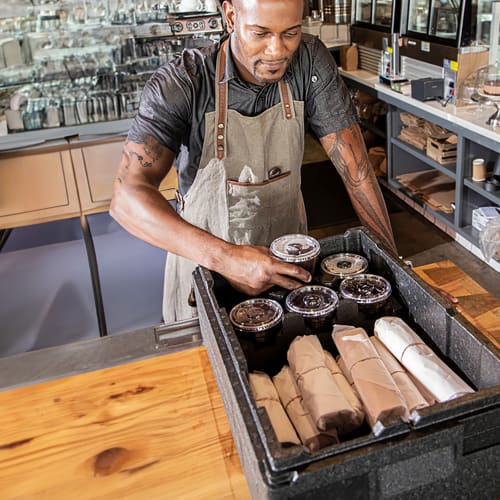 Cambro EPP140SW110 GoBox® Insulated Food Carrier - 28 1/2 qt w/ (1) Pan Capacity, Black