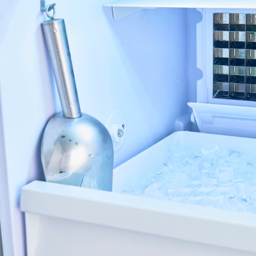 Summit BIM182ADA 18"W Full Cube Undercounter Ice Machine - 60 lbs/day, Air Cooled, ADA