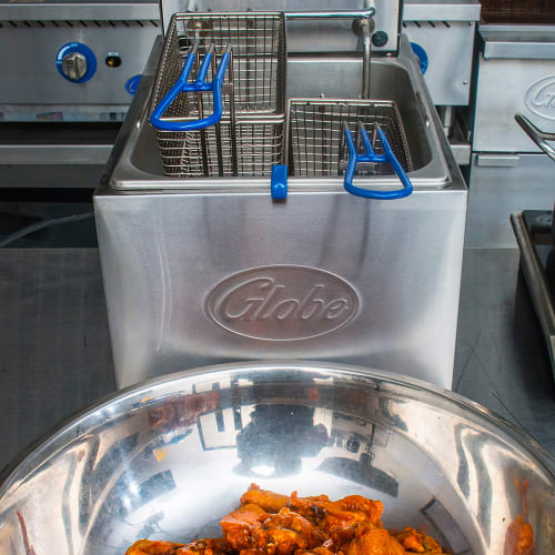 Globe PF10E Countertop Electric Fryer - (1) 10 lb Vat, 120v
