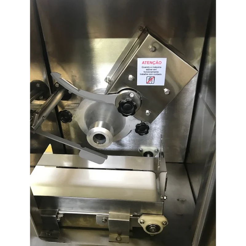 BakeMax BMCCD01 Countertop Continuous Automatic Dough Divider – 33 lb Capacity.