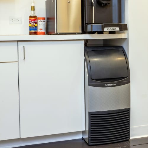 Scotsman CU0415MAX-1 15"W Full Cube Undercounter Ice Machine - 58 lbs/day, Air Cooled, Gravity Drain, 115v
