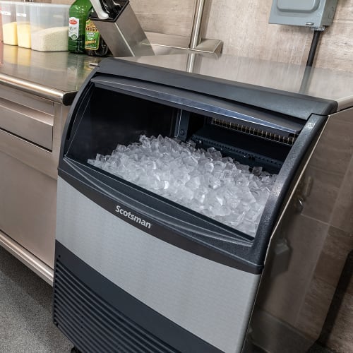 Scotsman UC2024MA-1 24"W Full Cube Undercounter Ice Machine - 227 lbs/day, Air Cooled, Gravity Drain, 115v