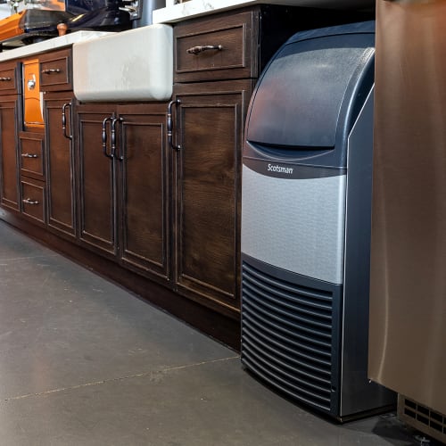 Scotsman UF1415AX-1 15"W Flake Undercounter Ice Machine - 142 lbs/day, Air Cooled, Gravity Drain, 115v