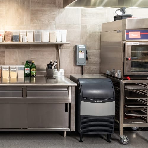 Scotsman UF2020AX-1 20"W Flake Undercounter Ice Machine - 216 lbs/day, Air Cooled, Gravity Drain, 115v