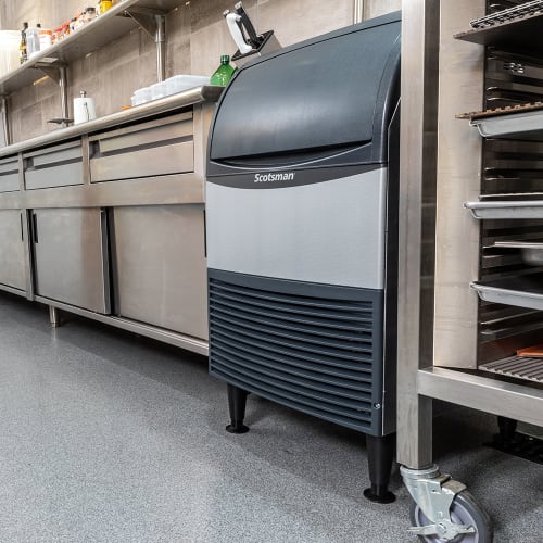 Scotsman UN1520AX-1 20"W Nugget Undercounter Ice Machine - 167 lbs/day, Air Cooled, Gravity Drain, 115v