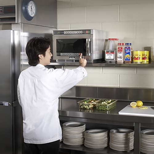 Sharp R-CD2200M 2200w TwinTouch™ Commercial Microwave w/ Touch Pad - 208-230v