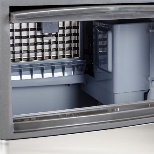 Manitowoc Ice UDE0080A 19 11/16" W Full Cube NEO Undercounter Ice Machine - 102 lbs/day, Air Cooled