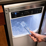 Manitowoc Ice USE0050A CrystalCraft™ 14 3/4"W Large Cube Undercounter Ice Machine - 41 lbs/day, Air Cooled