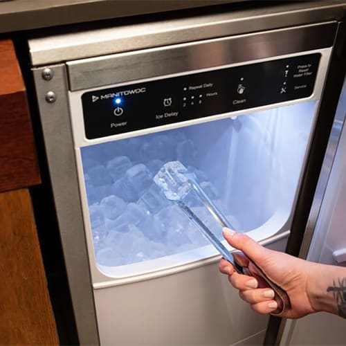 Manitowoc Ice USE0050A CrystalCraft™ 14 3/4"W Large Cube Undercounter Ice Machine - 41 lbs/day, Air Cooled