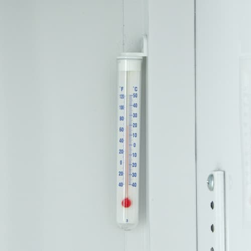 True GDM-12-HC~TSL01 24 7/8" GDM Series One Section Glass Door Merchandiser - (1) Right Hinge Door, White, 115v