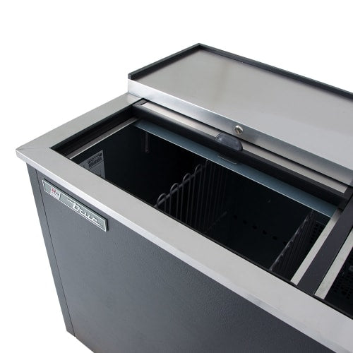 True TD-50-18-HC 50" Forced Air Bottle Cooler - Holds (396) 12 oz Bottles, Lid Locks, 115v