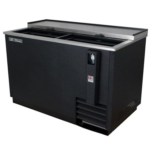 True TD-50-18-HC 50" Forced Air Bottle Cooler - Holds (396) 12 oz Bottles, Lid Locks, 115v