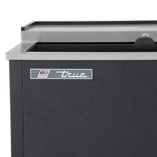 True TD-65-24-HC 65" Forced Air Bottle Cooler - Holds (528) 12 oz Bottles, Lid Locks, 115v